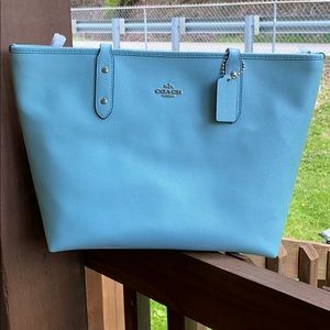 New coach shoulder bag